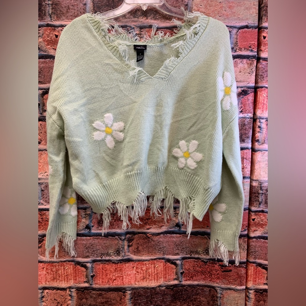 Rue 21 mint green daisy sweater size M